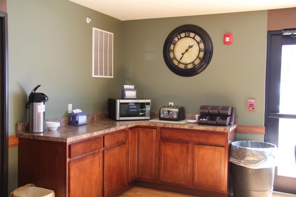 Green Acres Hotel Pittsfield エクステリア 写真