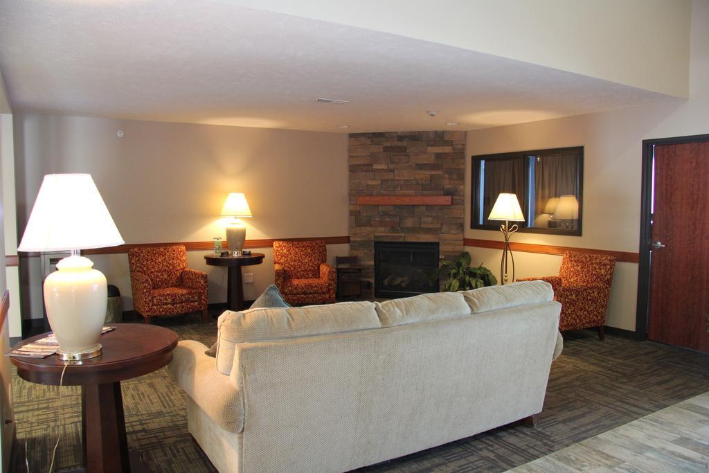 Green Acres Hotel Pittsfield エクステリア 写真