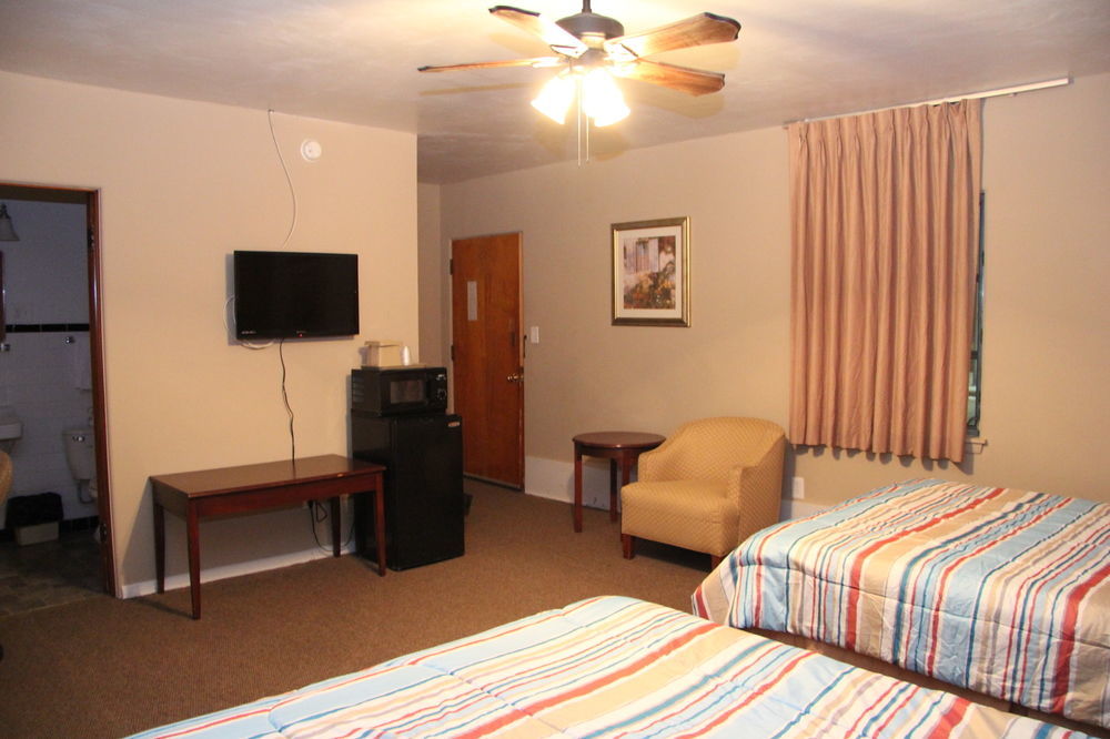 Green Acres Hotel Pittsfield エクステリア 写真