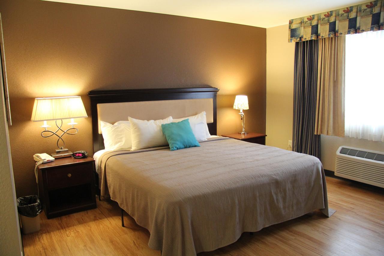 Green Acres Hotel Pittsfield エクステリア 写真