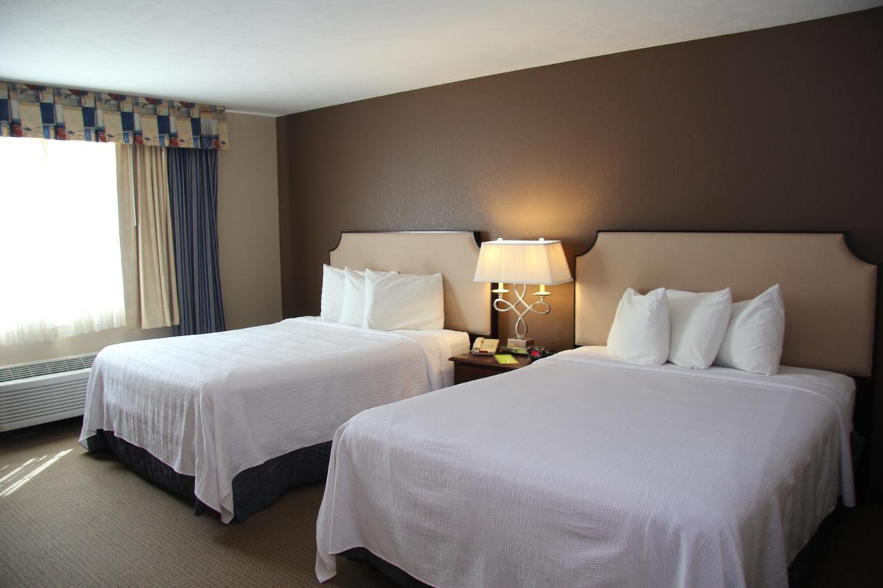 Green Acres Hotel Pittsfield エクステリア 写真