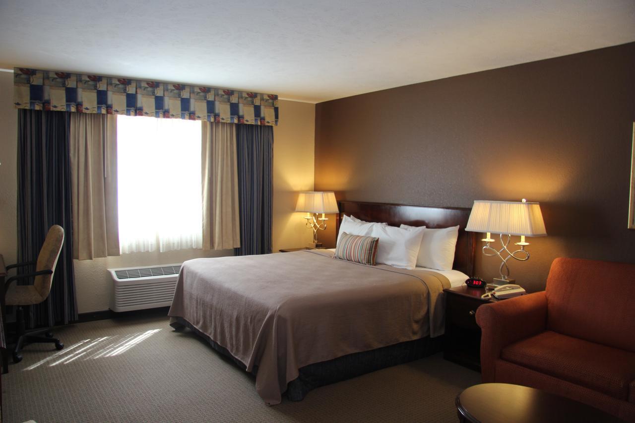 Green Acres Hotel Pittsfield エクステリア 写真