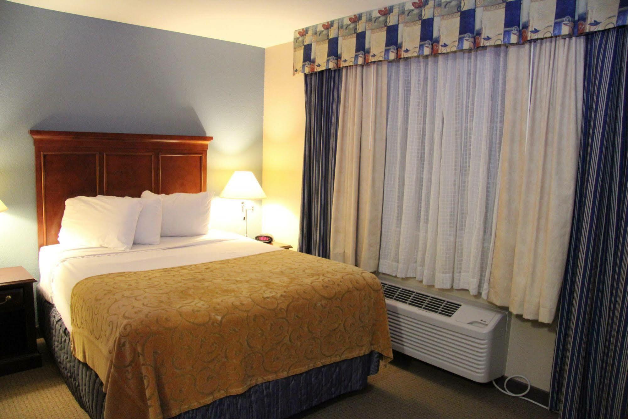 Green Acres Hotel Pittsfield エクステリア 写真