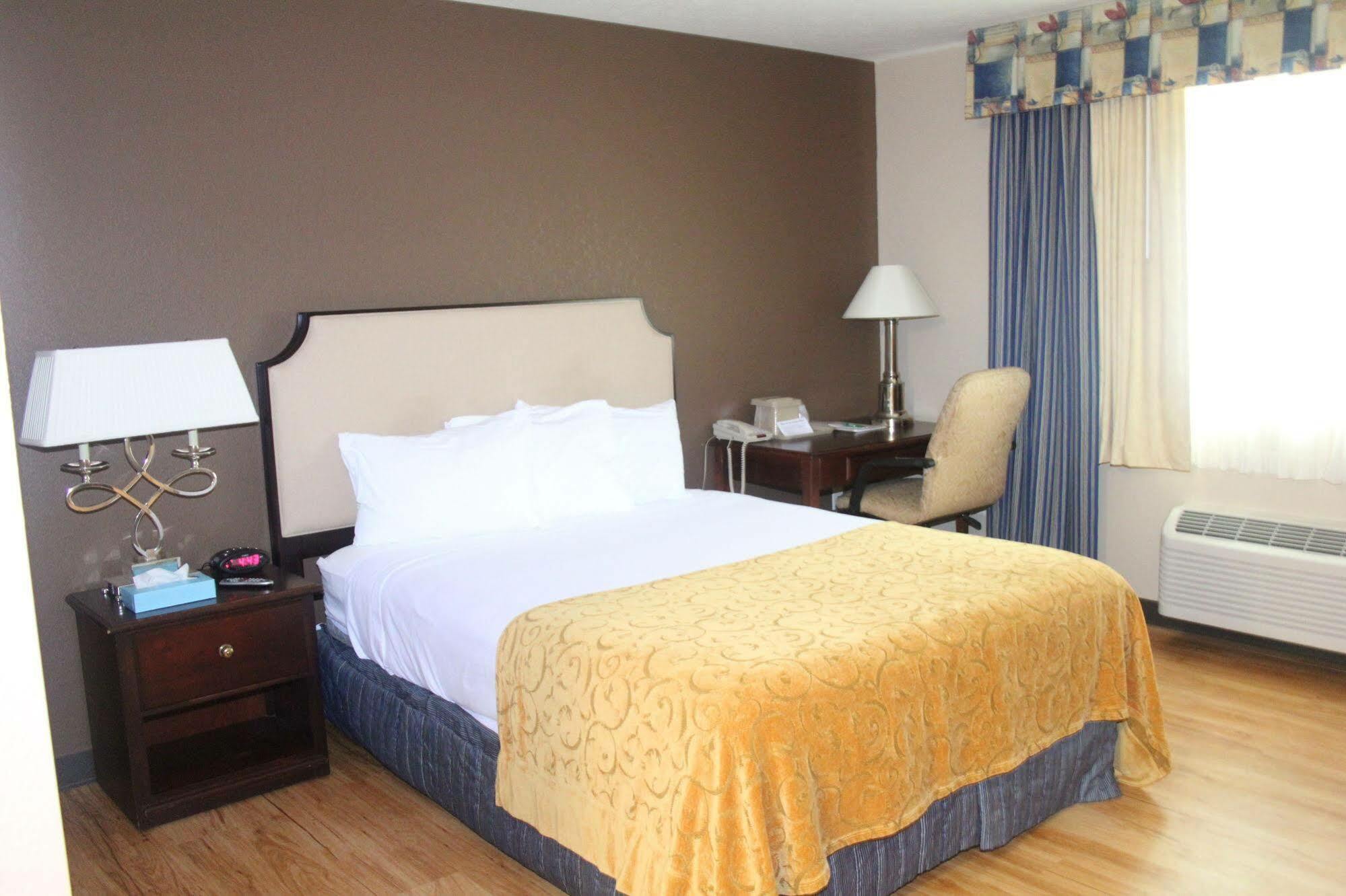 Green Acres Hotel Pittsfield エクステリア 写真