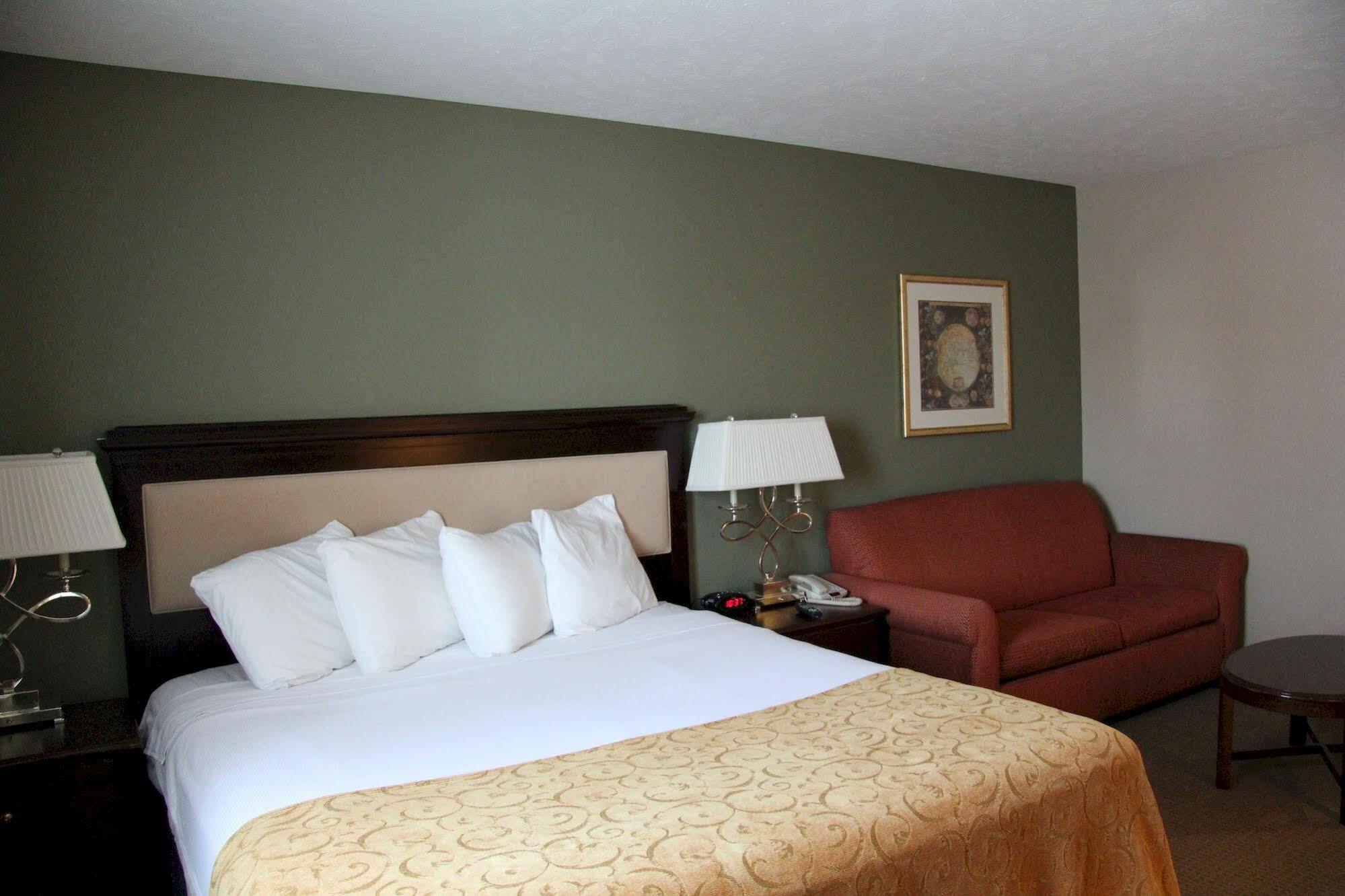 Green Acres Hotel Pittsfield エクステリア 写真