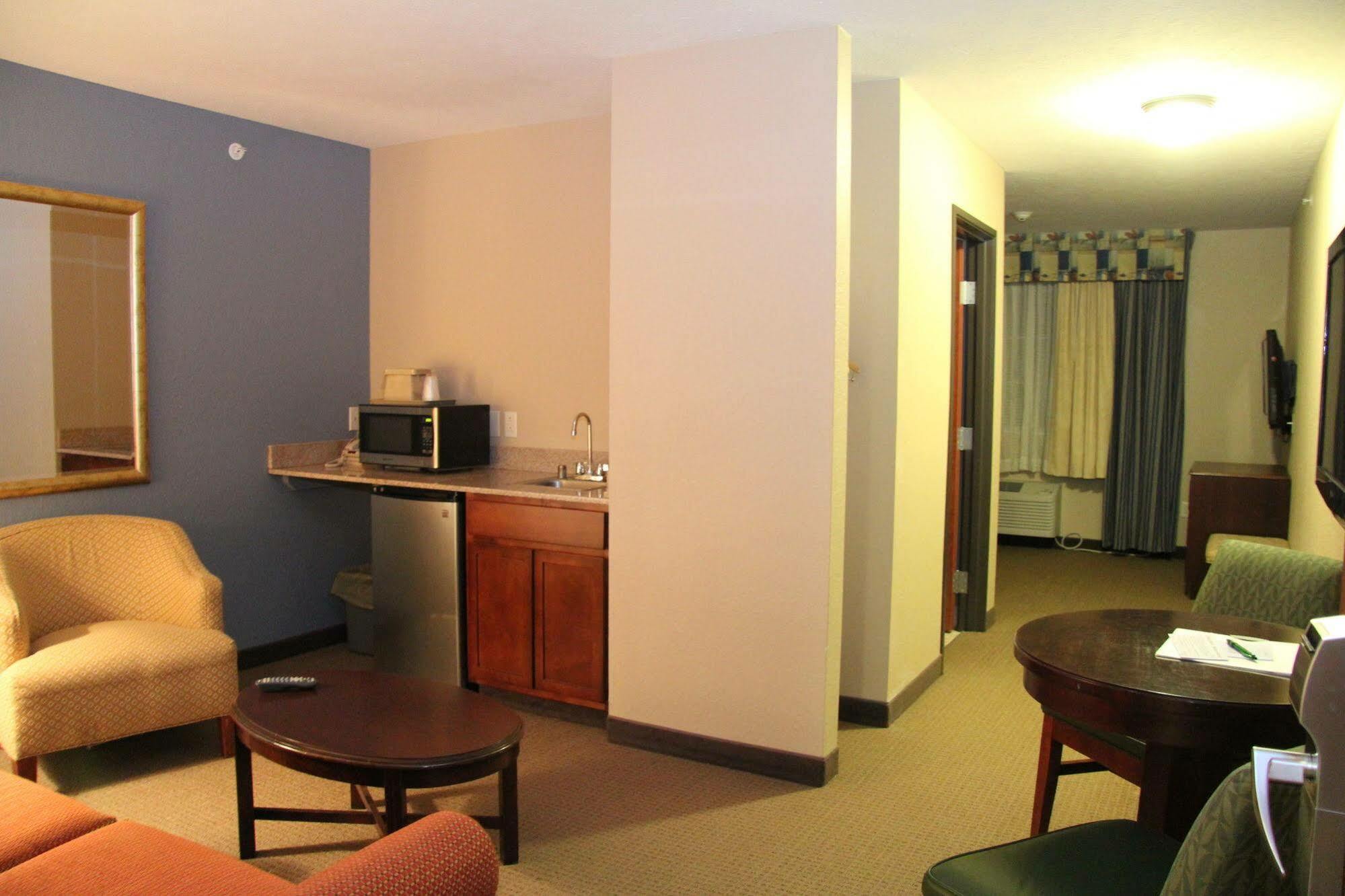 Green Acres Hotel Pittsfield エクステリア 写真