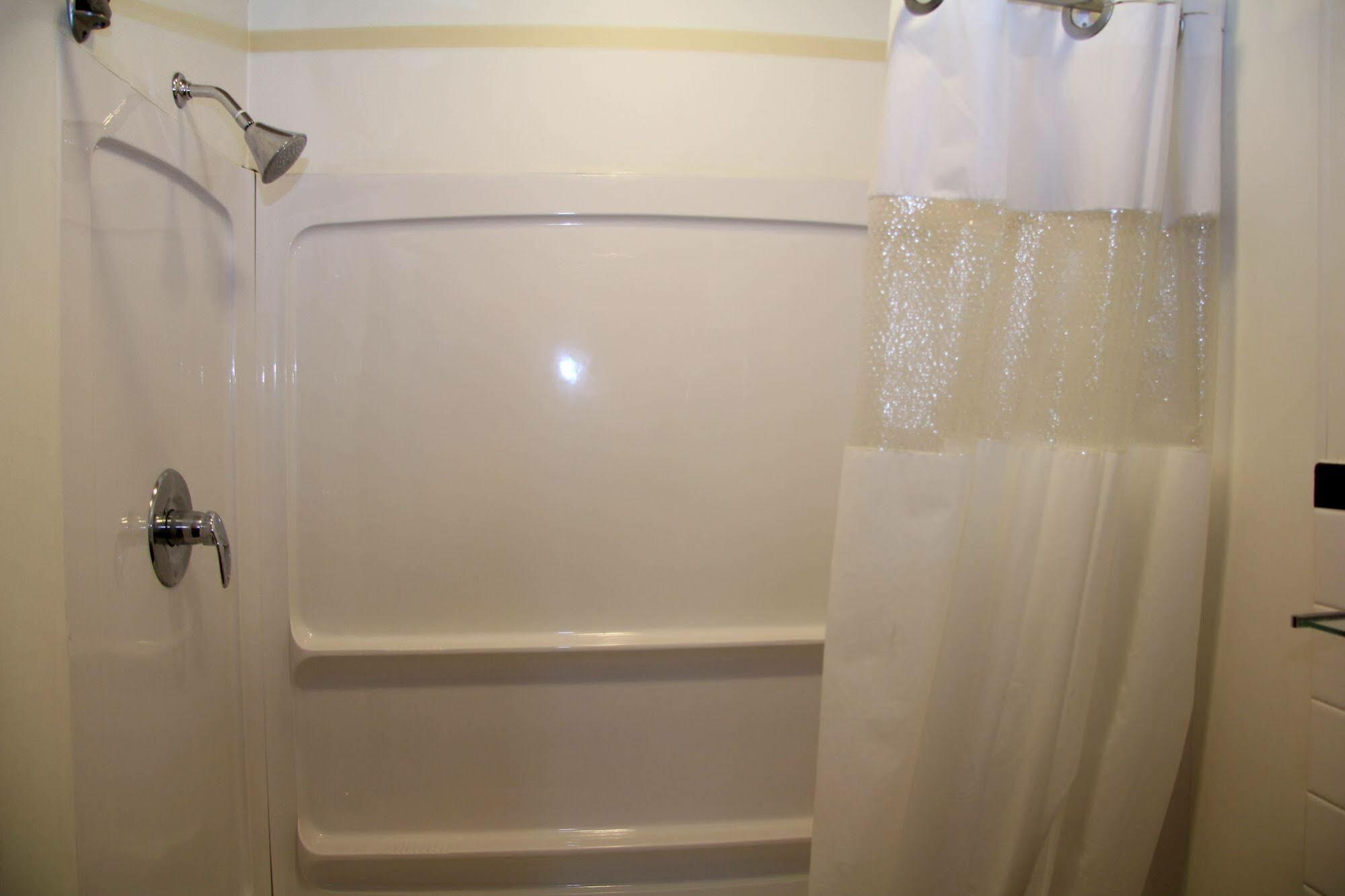 Green Acres Hotel Pittsfield エクステリア 写真