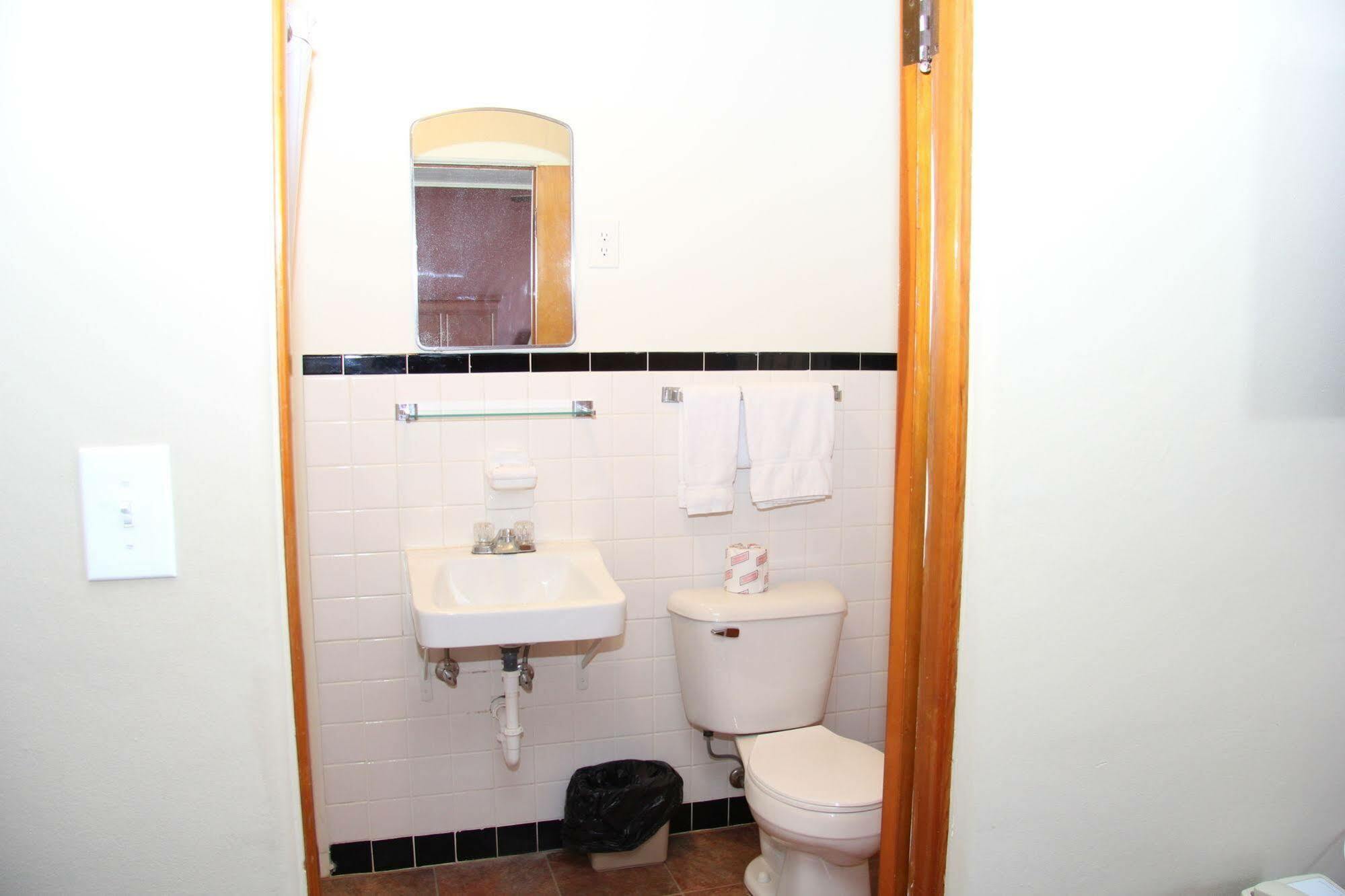 Green Acres Hotel Pittsfield エクステリア 写真