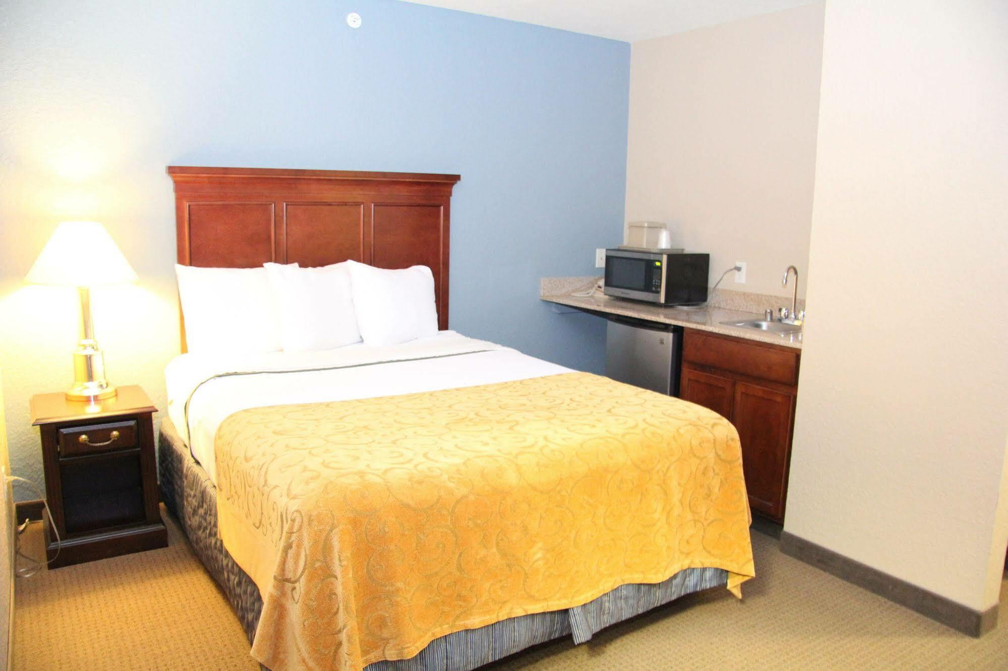 Green Acres Hotel Pittsfield エクステリア 写真